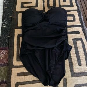 Anne Cole twist front one peice strapless swim suit